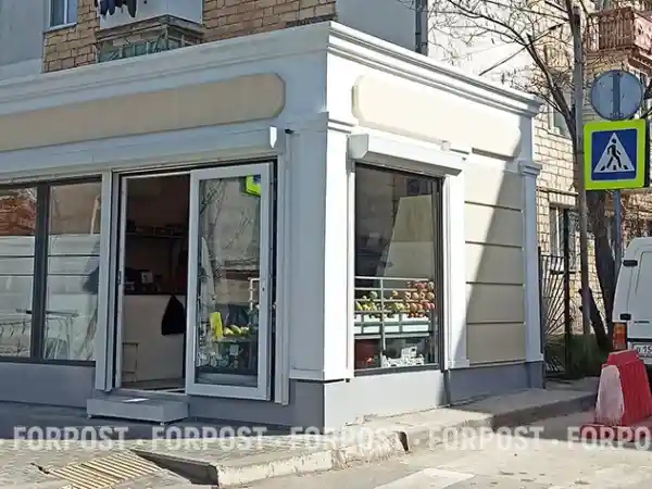 Городская среда по стандарту: в Севастополе открылся первый павильон в «историческом стиле»