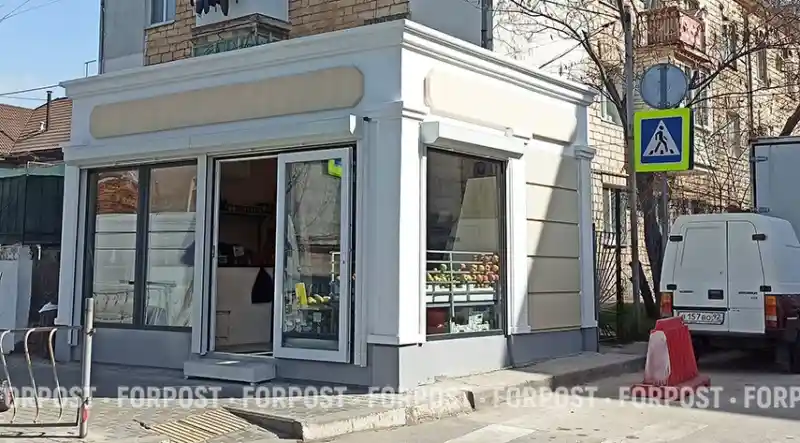 Городская среда по стандарту: в Севастополе открылся первый павильон в «историческом стиле»